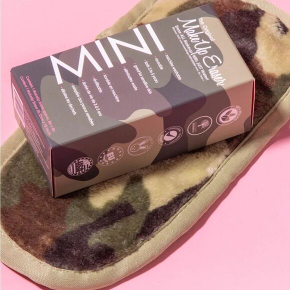 The Original Makeup Eraser Mini Camo Makeup Eraser - Picture 7 of 7